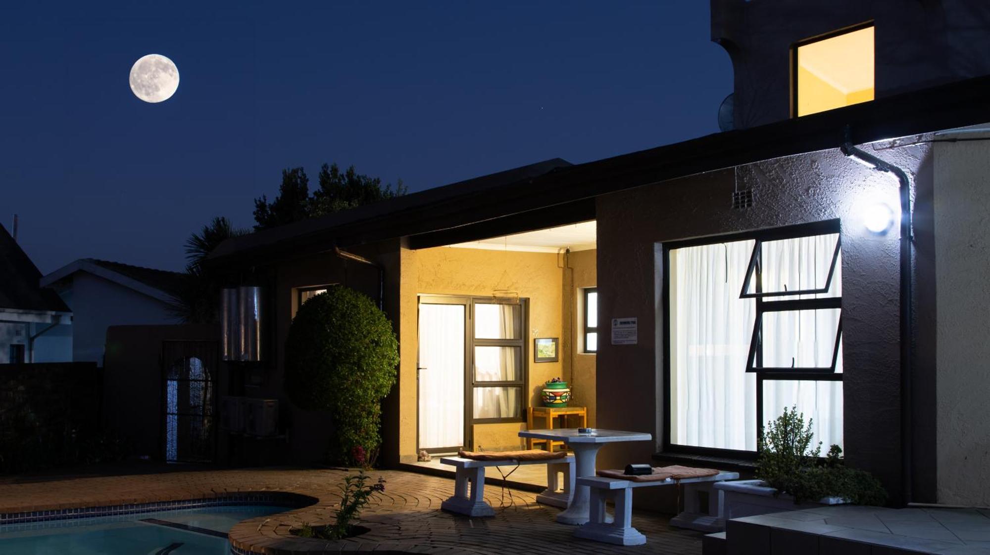 Woodpecker'S Inn Guest House Kempton Park Exterior foto