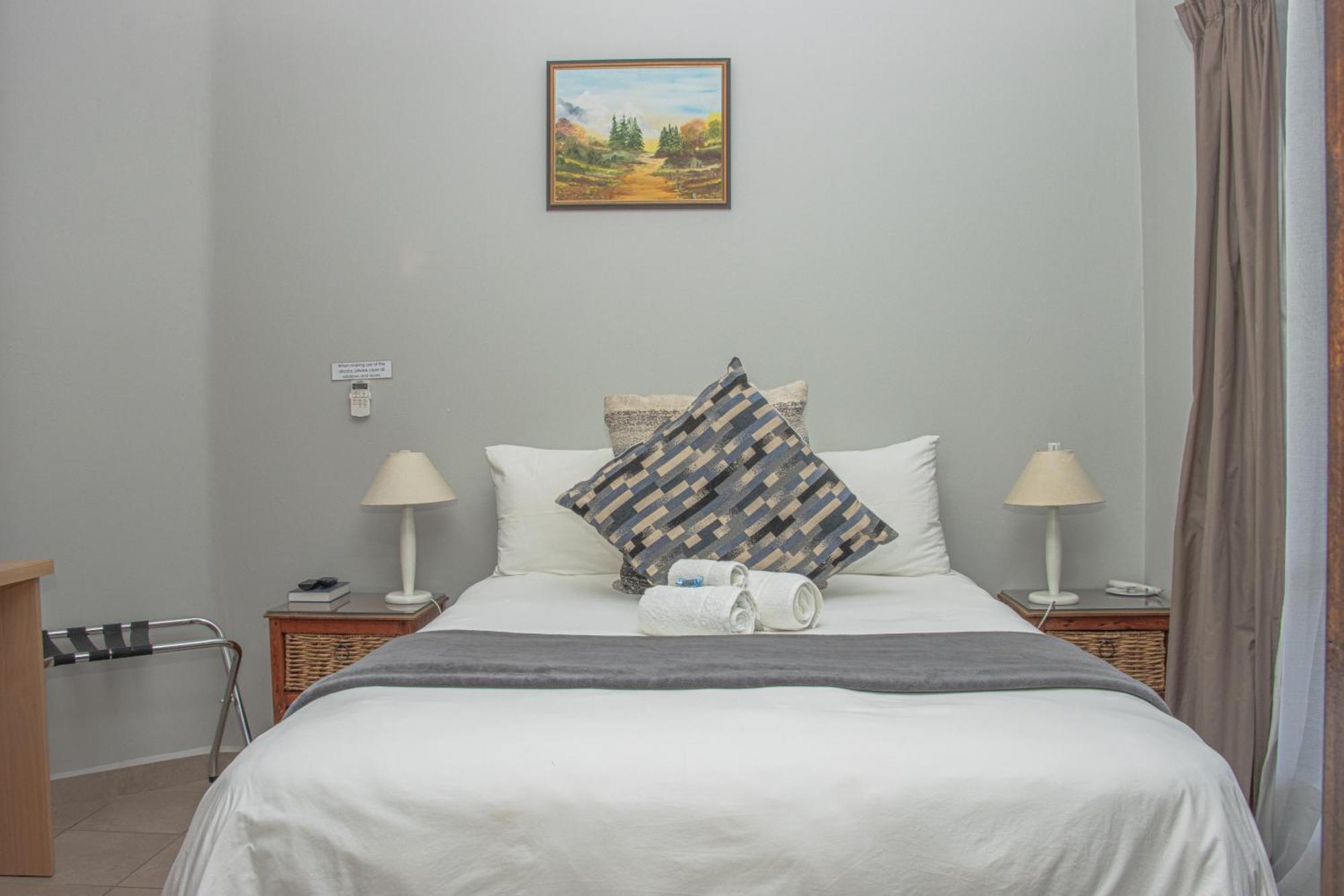 Woodpecker'S Inn Guest House Kempton Park Exterior foto
