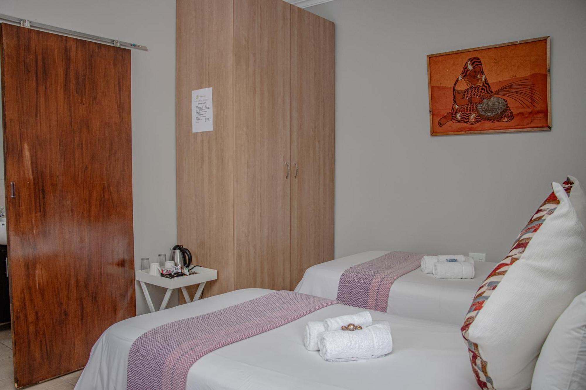 Woodpecker'S Inn Guest House Kempton Park Exterior foto